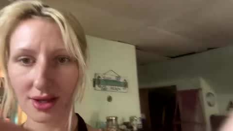 Snapshot of blondebellaaa3 chatting on September 16, 2025, 4:41 pm Gia online show from September 16, 2025, 4:41 pm