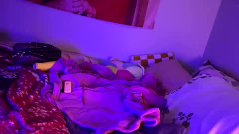 Snapshot of blondebellaaa3 chatting on November 7, 2025, 2:44 am Gia online show from November 7, 2025, 2:44 am