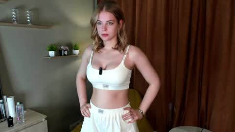 blondensinful online show from May 31, 2026, 10:11 am