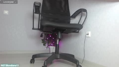 Im Di. I smell naked even when Im dressed. online show from December 24, 2024, 12:44 pm