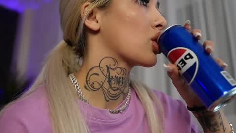 blondie_muller online show from March 18, 2026, 8:56 pm