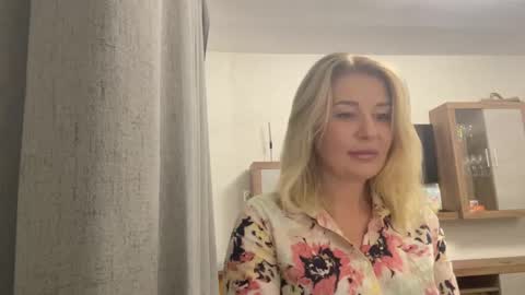 Snapshot of blondie_xoxoxo chatting on September 16, 2025, 8:48 am blondie_xoxoxo online show from September 16, 2025, 8:48 am