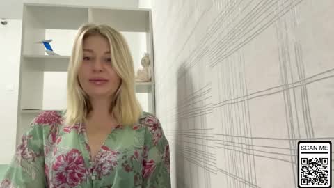Snapshot of blondie_xoxoxo chatting on October 16, 2025, 6:03 am blondie_xoxoxo online show from October 16, 2025, 6:03 am