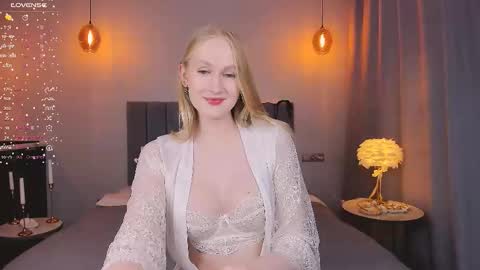 Snapshot of blondiemermaid chatting on March 6, 2025, 8:27 pm Mia online show from March 6, 2025, 8:27 pm