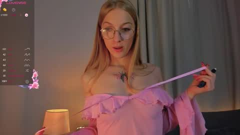 Snapshot of blondiemuse_ chatting on October 2, 2025, 2:46 pm Eva online show from October 2, 2025, 2:46 pm