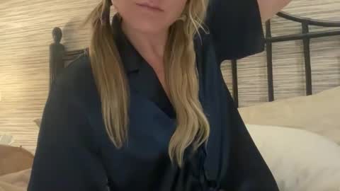 Snapshot of blondieslutt chatting on March 24, 2026, 6:18 am IM TRYNG online show from March 24, 2026, 6:18 am