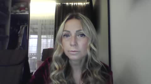 Iren online show from September 30, 2025, 7:57 am