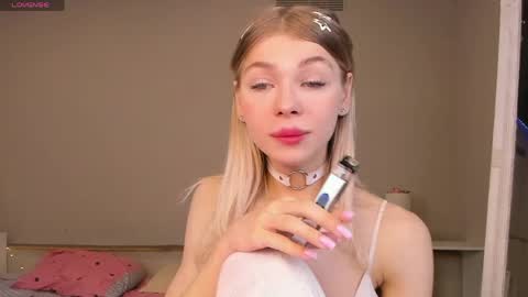 blondy_fina online show from May 24, 2026, 4:28 am