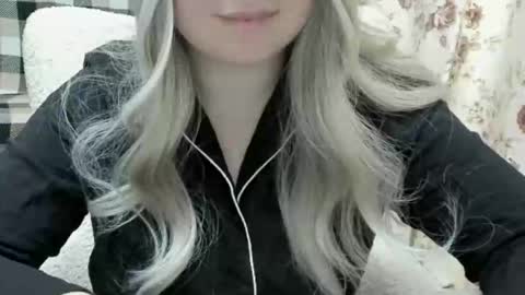 Snapshot of blondymargaret chatting on March 2, 2025, 1:38 pm blondymargaret online show from March 2, 2025, 1:38 pm