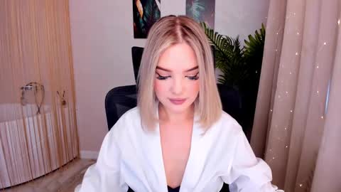 Sophia online show from March 1, 2025, 11:39 am