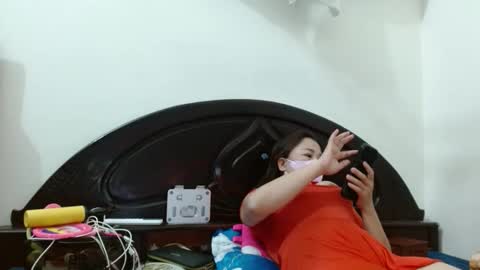 Snapshot of blowy079 chatting on February 18, 2026, 12:17 am blowy079 online show from February 18, 2026, 12:17 am