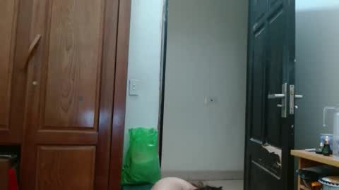 Snapshot of blowy079 chatting on February 26, 2026, 2:43 am blowy079 online show from February 26, 2026, 2:43 am