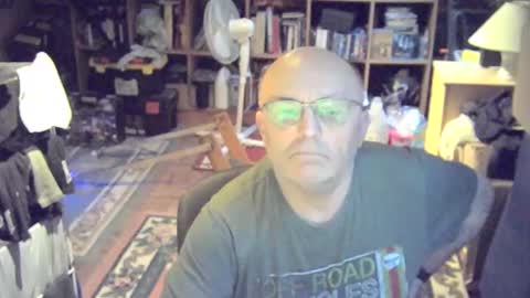 Snapshot of bluebox65 chatting on February 9, 2025, 4:40 pm bluebox65 online show from February 9, 2025, 4:40 pm