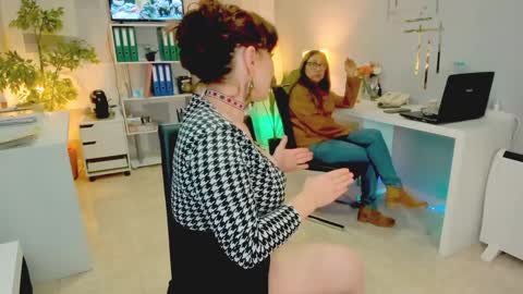 Snapshot of bluediamondsdreams chatting on November 10, 2025, 7:02 pm bluediamondsdreams online show from November 10, 2025, 7:02 pm