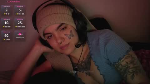 Blue online show from October 14, 2025, 2:23 am