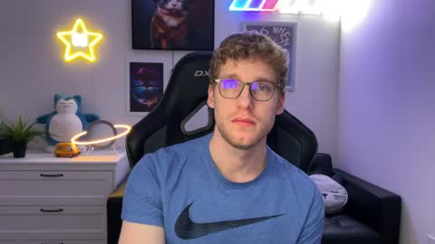 blueeyedtallguy online show from December 3, 2024, 4:47 am