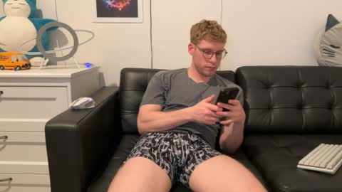 blueeyedtallguy online show from December 16, 2024, 7:26 am