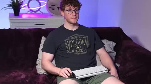 blueeyedtallguy online show from November 18, 2025, 3:12 am