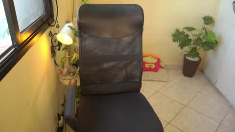 FLORAA online show from February 28, 2025, 10:52 am