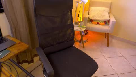 FLORAA online show from January 8, 2026, 6:21 pm