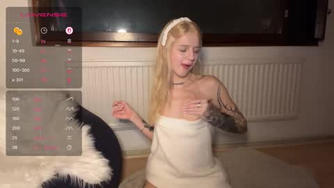 Snapshot of blushandburn chatting on November 9, 2025, 4:27 pm Delle online show from November 9, 2025, 4:27 pm