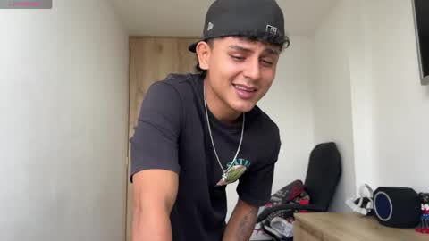 Bob  INDEPENDENT MODEL online show from April 15, 2026, 5:09 pm