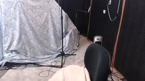 BobbyHill27b online show from April 6, 2026, 4:19 pm