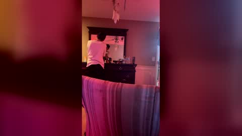 Snapshot of bodyyattiyatti chatting on April 13, 2026, 7:19 pm Sailorartemis online show from April 13, 2026, 7:19 pm