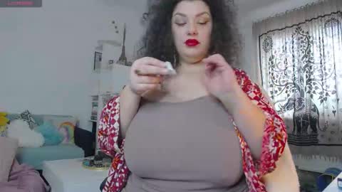 Snapshot of bohobabelexy chatting on December 2, 2025, 9:14 am BohoBabeLaxy online show from December 2, 2025, 9:14 am