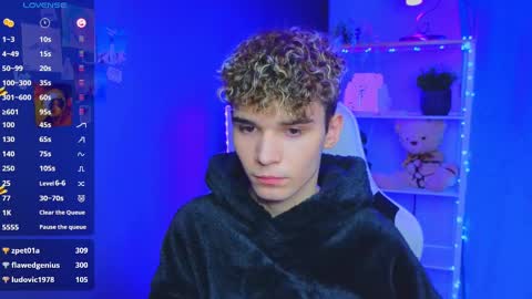 ALEXPVT IS OPEN online show from February 25, 2025, 1:20 am