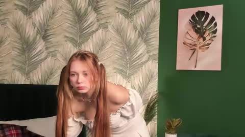 Snapshot of boldbutterfly chatting on November 3, 2025, 3:30 am Kira online show from November 3, 2025, 3:30 am