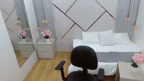 Paris online show from February 13, 2025, 4:54 am