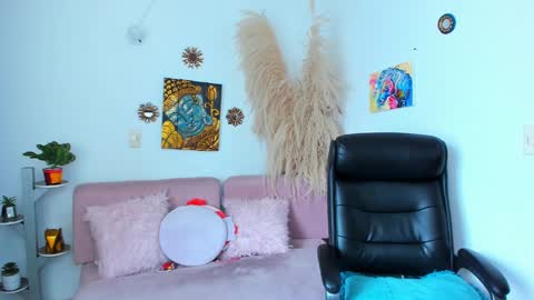  Salma Independent Model online show from February 7, 2025, 5:07 pm