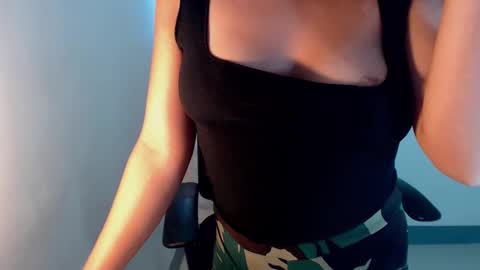 Snapshot of bombshell_seinnax chatting on February 19, 2025, 2:44 am bombshell_seinnax online show from February 19, 2025, 2:44 am