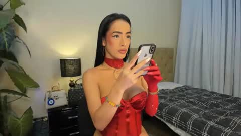 bombshelllaurax online show from February 13, 2026, 3:02 am