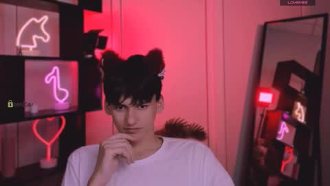 bondi_vv online show from November 21, 2025, 7:34 pm