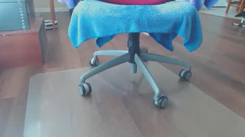 FRECKLES online show from December 18, 2025, 2:45 pm