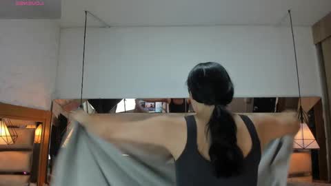 bonet_iris online show from June 2, 2026, 11:01 am