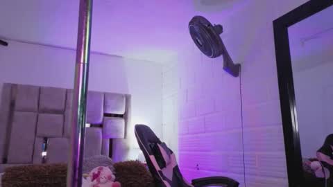 Bonnie Anderson  online show from November 13, 2025, 9:58 pm