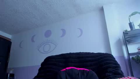 Bonnie Help me reach 500 likes online show from November 22, 2025, 6:51 pm