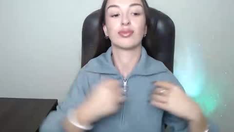 Bonnie online show from December 2, 2025, 8:08 am