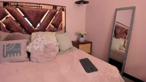 Bonny Jones online show from September 17, 2025, 12:51 pm