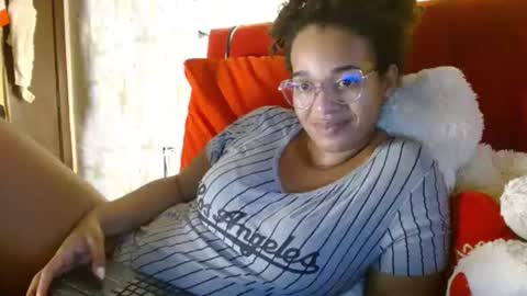 Queen Bon Vivantt online show from December 18, 2024, 11:51 pm