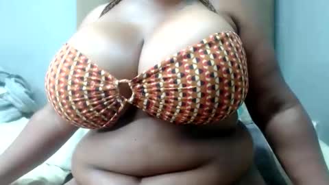 Snapshot of boobshoney95 chatting on November 25, 2025, 2:11 am boobshoney95 online show from November 25, 2025, 2:11 am