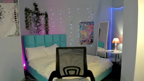 Milena online show from April 9, 2026, 6:19 am