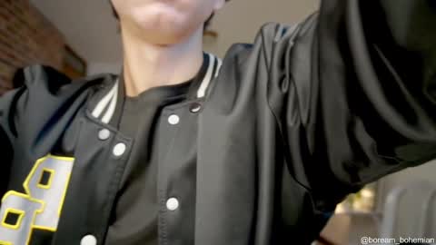 Bream online show from October 8, 2025, 11:08 am