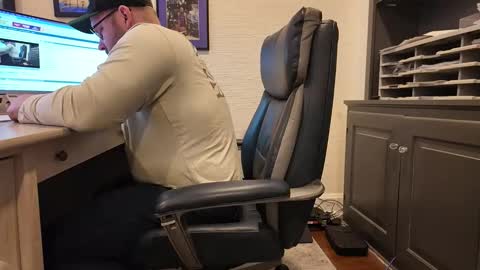 Boredhorndog online show from April 13, 2026, 3:34 am