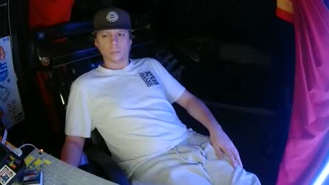 Snapshot of bowerboi1217 chatting on November 26, 2025, 9:21 am Bowerboi1217 online show from November 26, 2025, 9:21 am