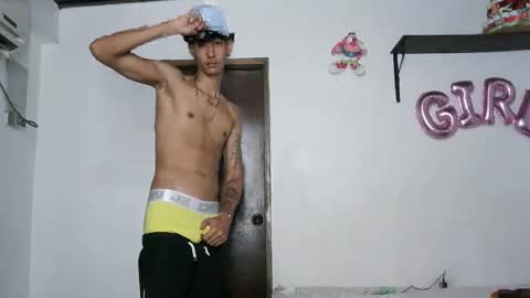 boy_horny_dirty online show from September 19, 2025, 7:25 pm