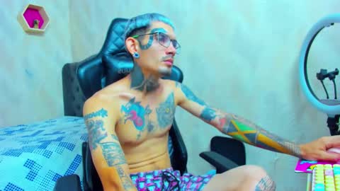 boy_tatto77 online show from February 3, 2026, 5:07 pm